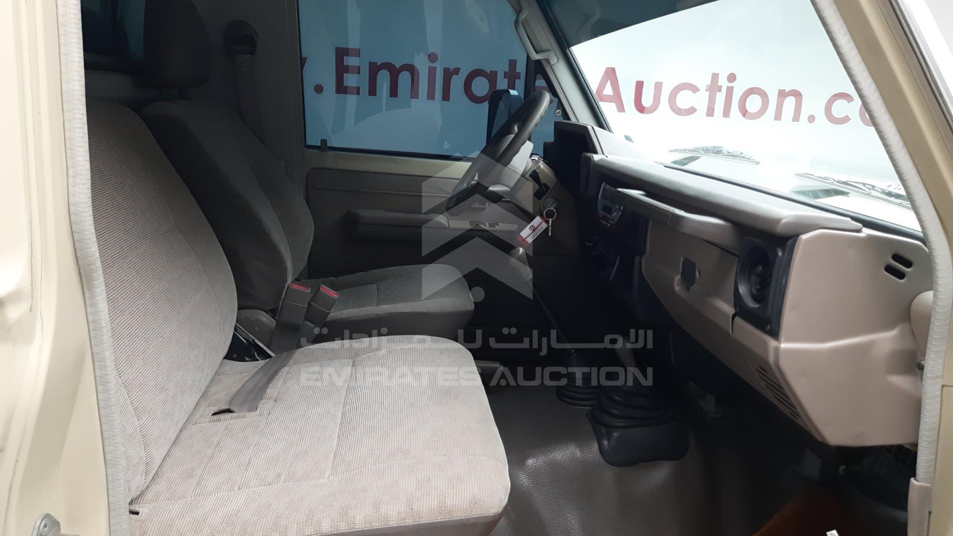 2001 TOYOTA LAND CRUISER VIN: JTFLJ73J016005504