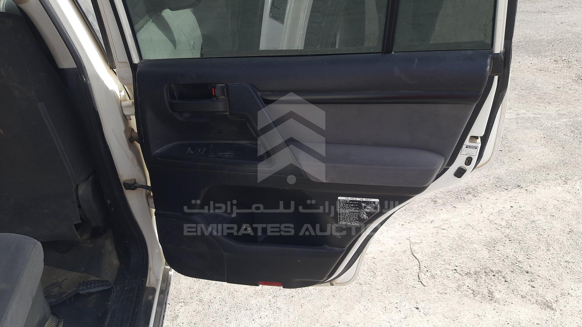 2011 TOYOTA LAND CRUISER VIN: JTMDU09J9B4034810