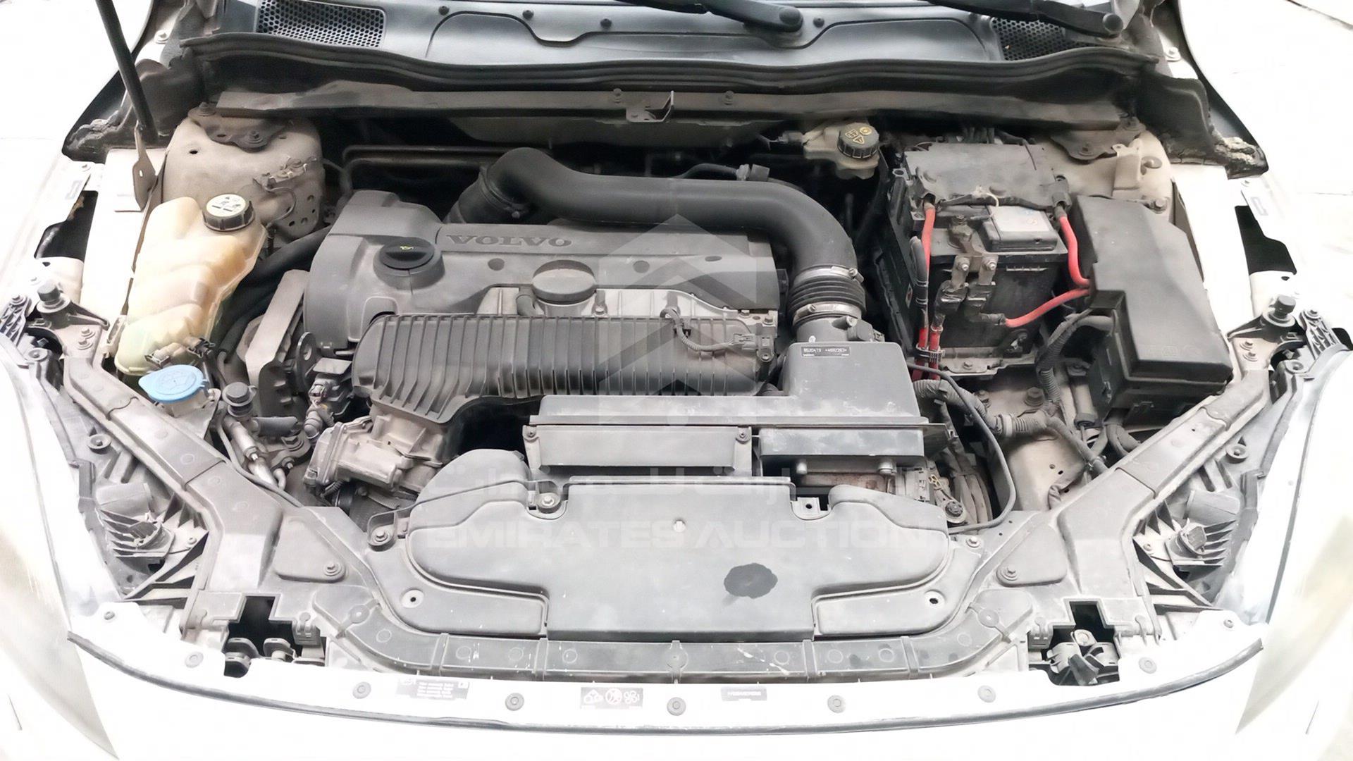 2014 VOLVO V40 VIN: YV1635MV8E2123328