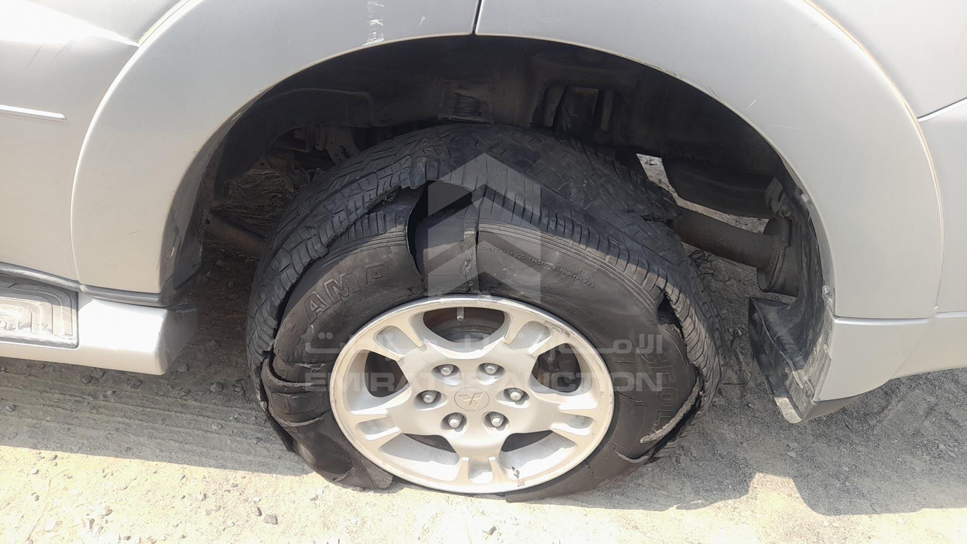 2008 MITSUBISHI PAJERO VIN: JMYLRV93W8J723952