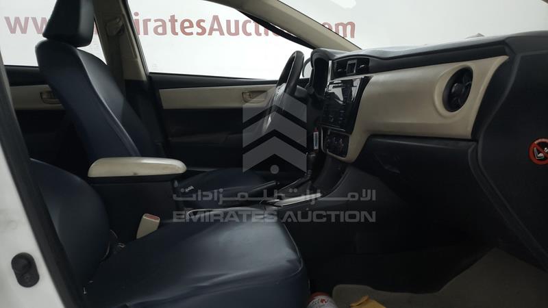 RKLBB9HEXH5193248 Auction: EmiratesAuction Lot: 404124 RKLBB9HEXH5193248 Toyota Corolla 2017 WHITE Photo 22