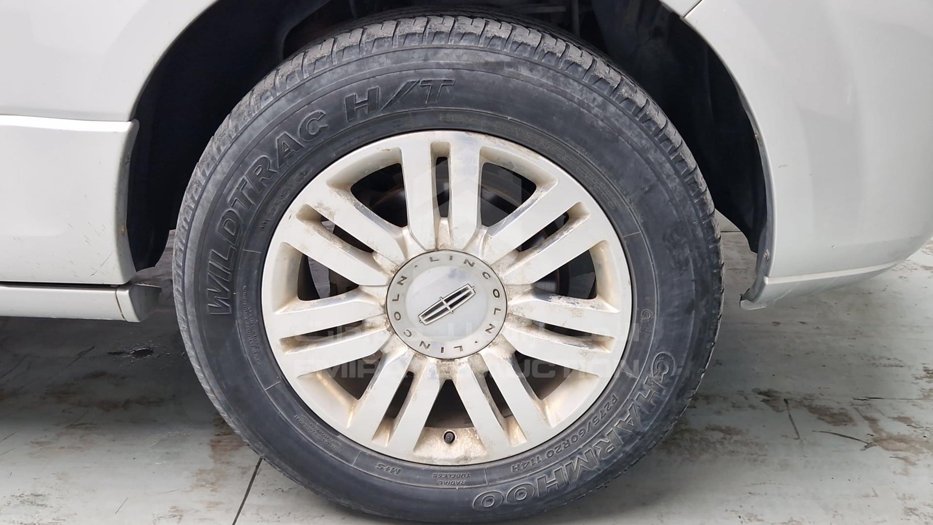 2012 LINCOLN NAVIGATOR VIN: 5LMJJ2J50CEL02041