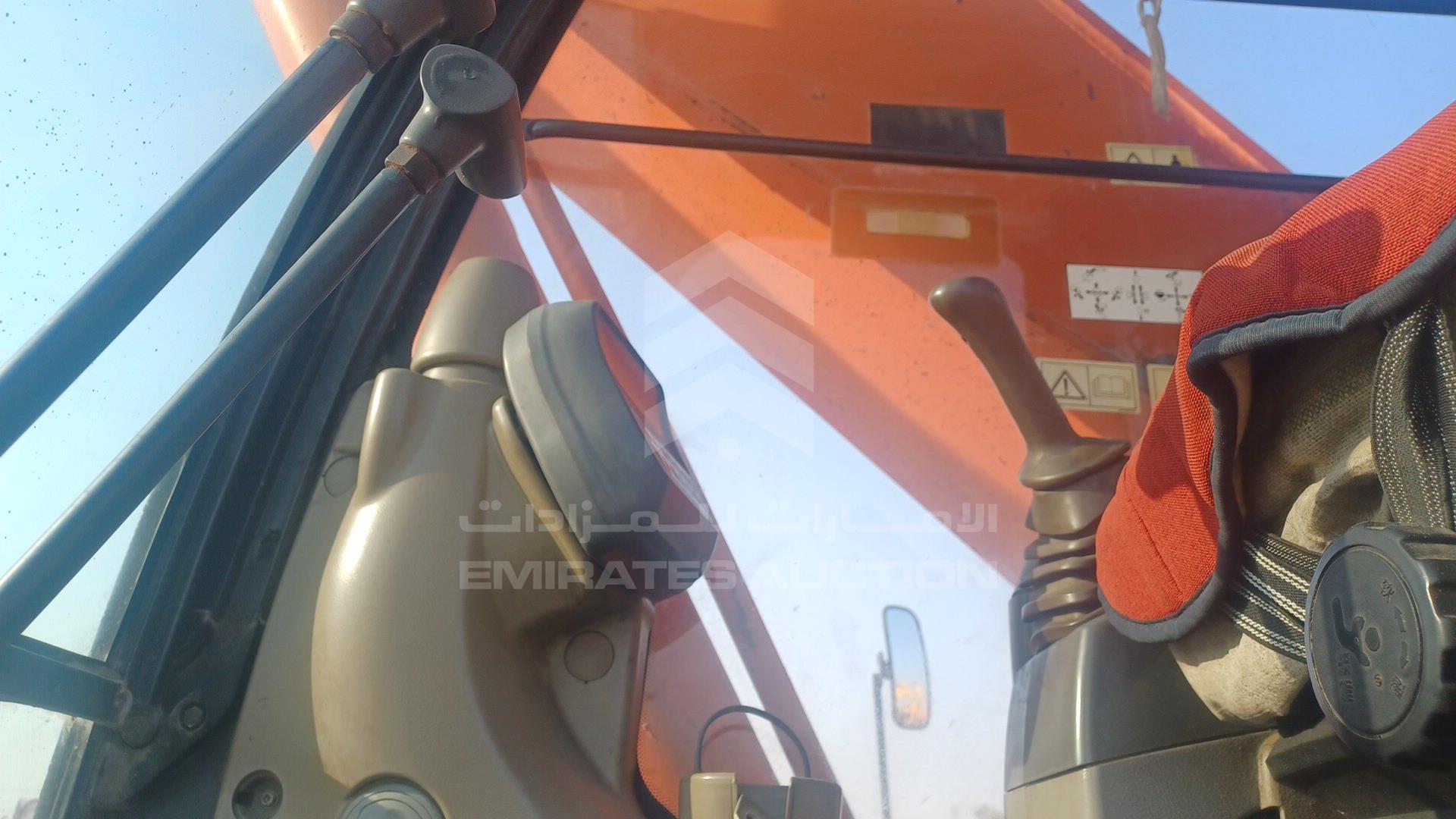 2016 HITACHI EXCAVATOR VIN: HHEAXA00J00100363