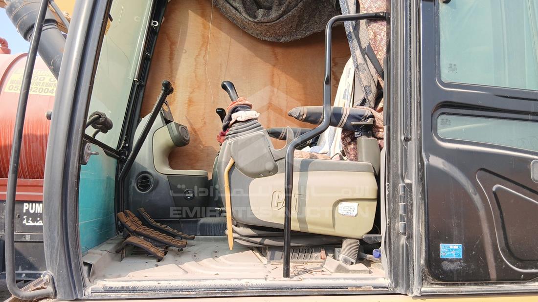 Caterpillar 330DL — Front Left Driver Seat View — Photo 12
