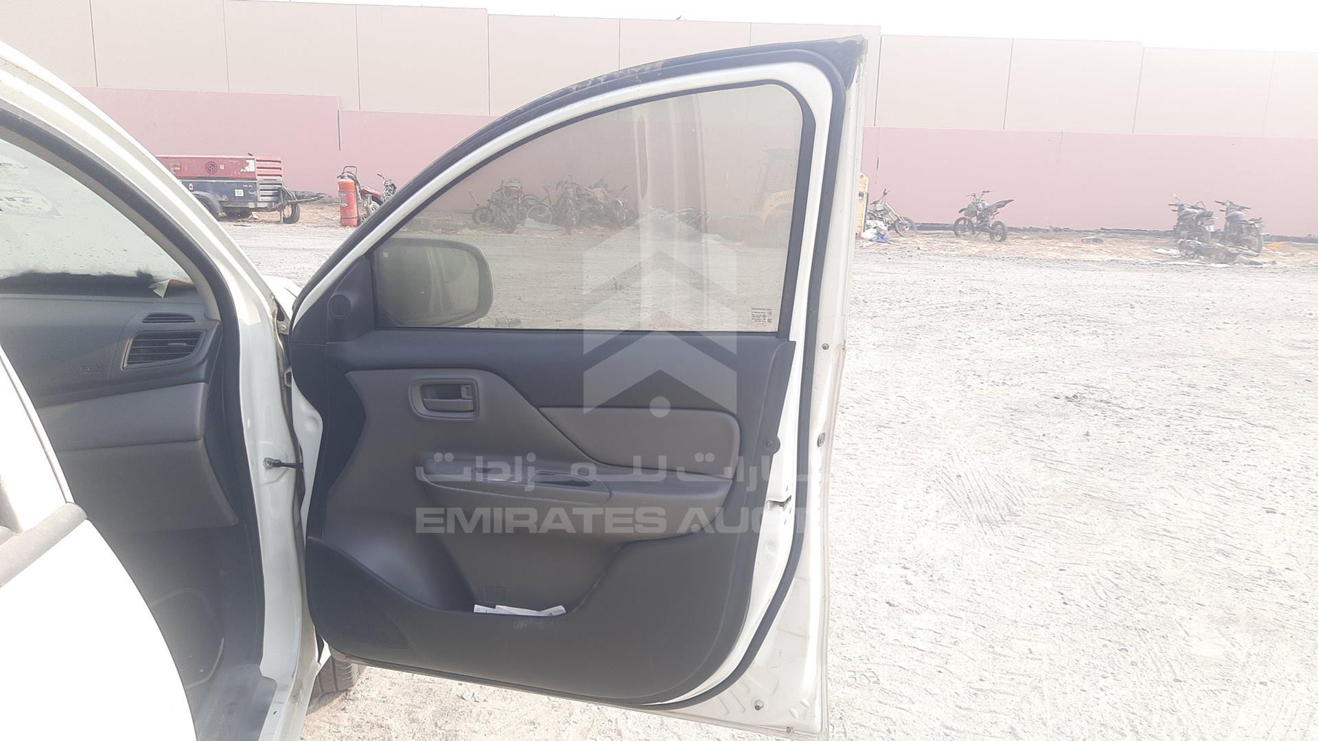 2016 MITSUBISHI L 200 VIN: MMBJNKJ40GH007782