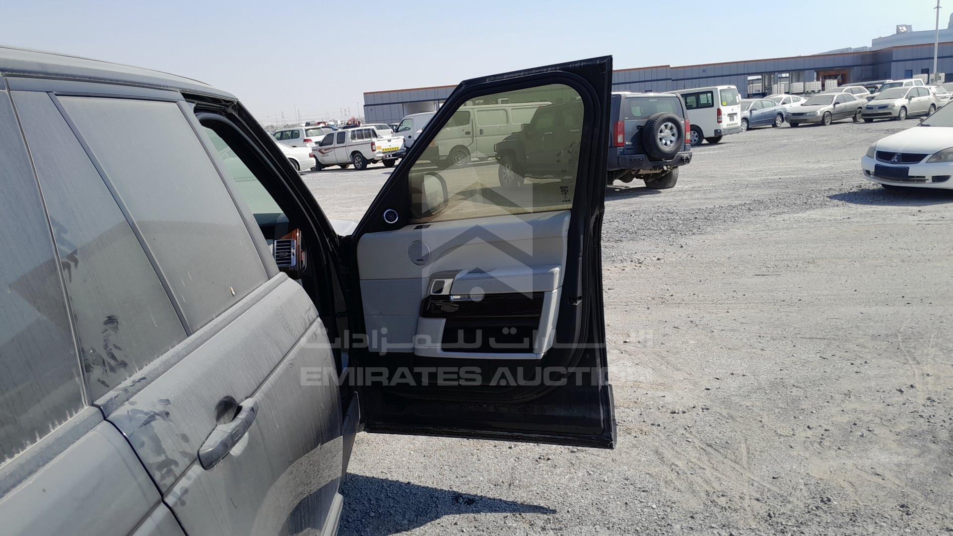2014 RANGE ROVER VOGUE VIN: SALGA2EF8DA121114