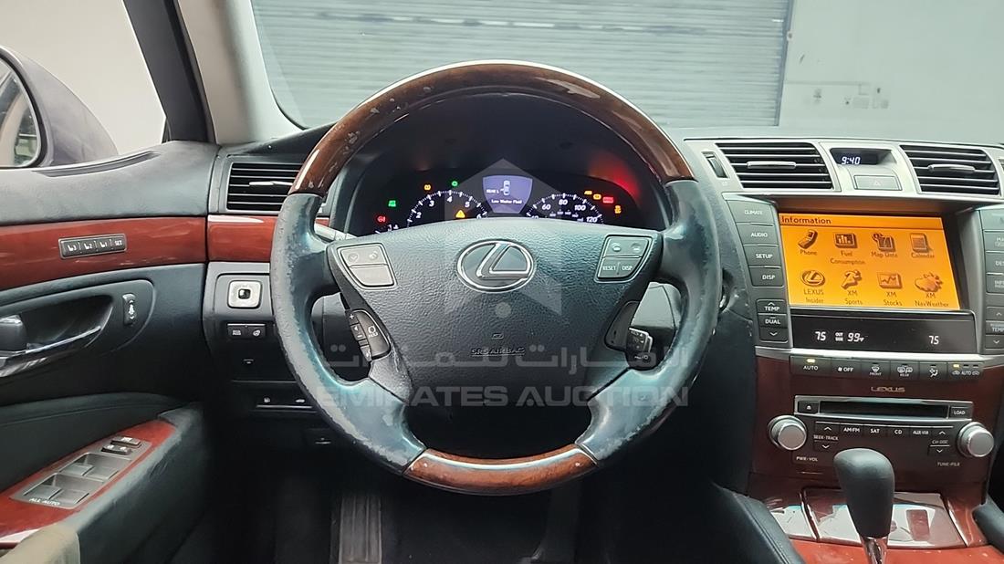 لكزس ال اس 460 2012 — التحكمات في عجلة القيادة — صورة 17