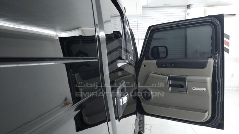 5GRGN23U74H103352 Auction: EmiratesAuction Lot: 404918 5GRGN23U74H103352 Hummer H2 2004 BLACK Photo 30