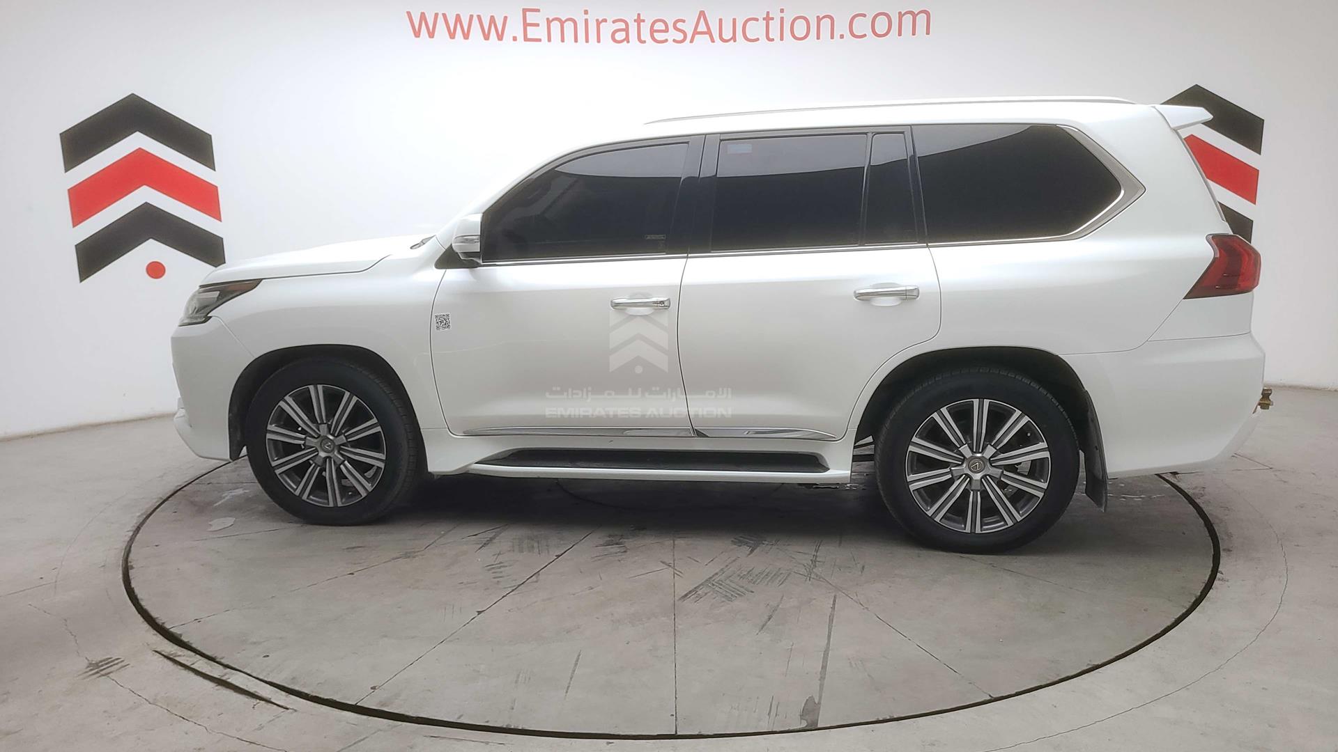 2016 LEXUS LX 570 VIN: JTJHY00WXG4203252