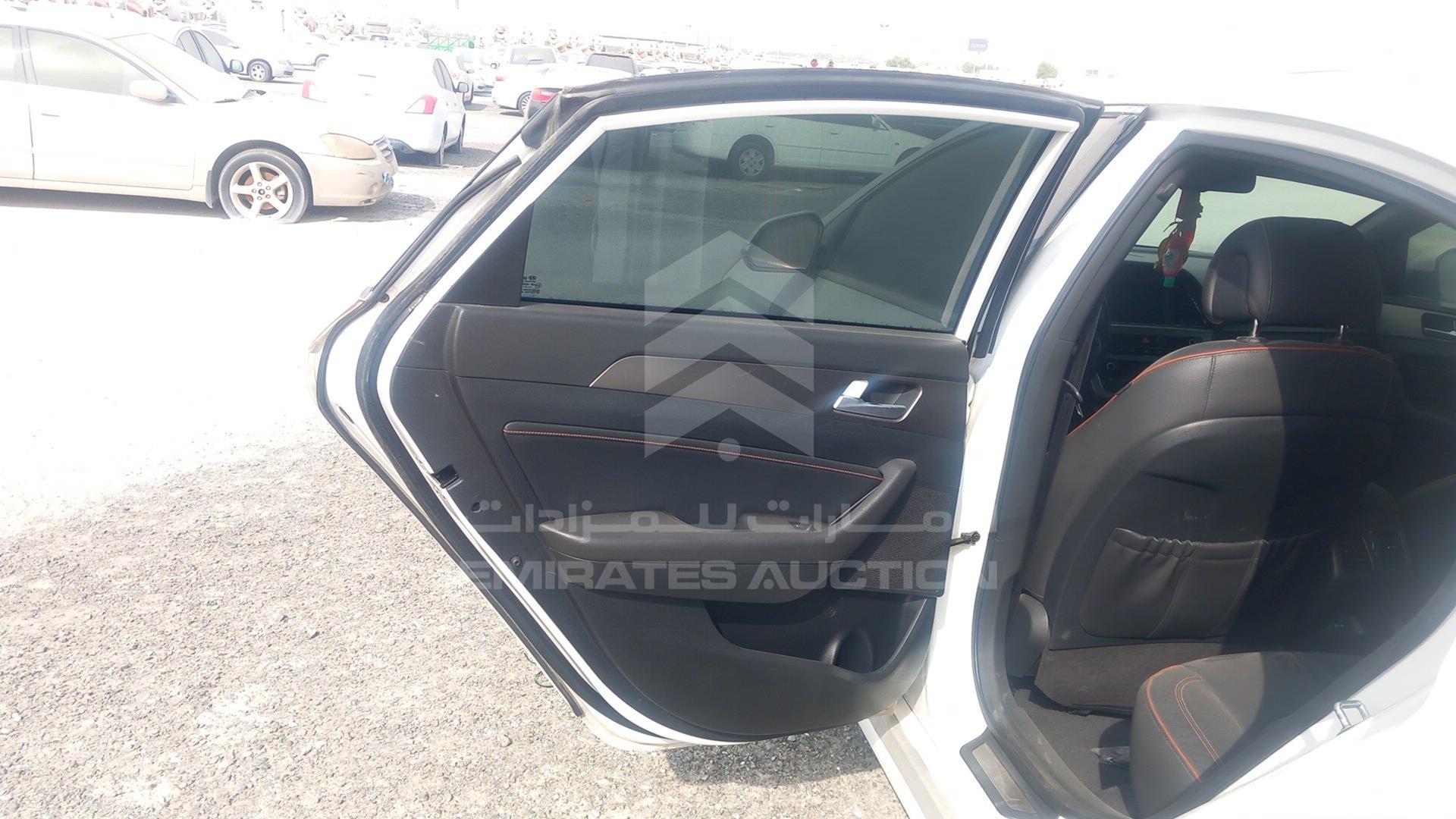 2016 HYUNDAI SONATA VIN: KMHE341B4GA125815