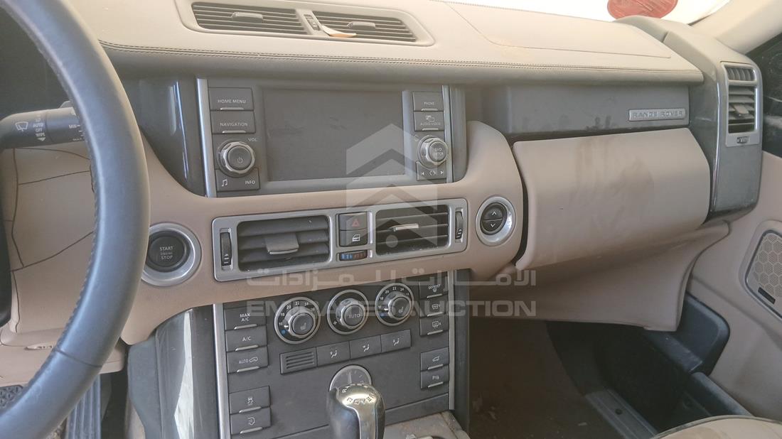 رنج روفر اتش اس إى 2012 — نظم الترفيه وكاميرا المراقبة والملاحة — صورة 16
