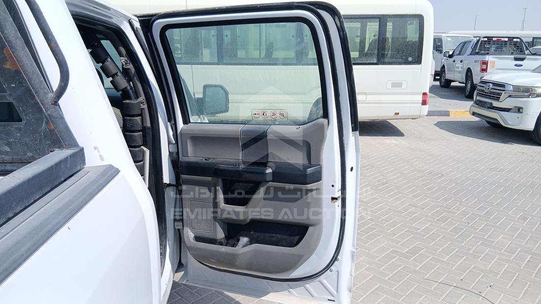 فورد اف 150 2020 — الباب الخلفي الأيمن — صورة 24