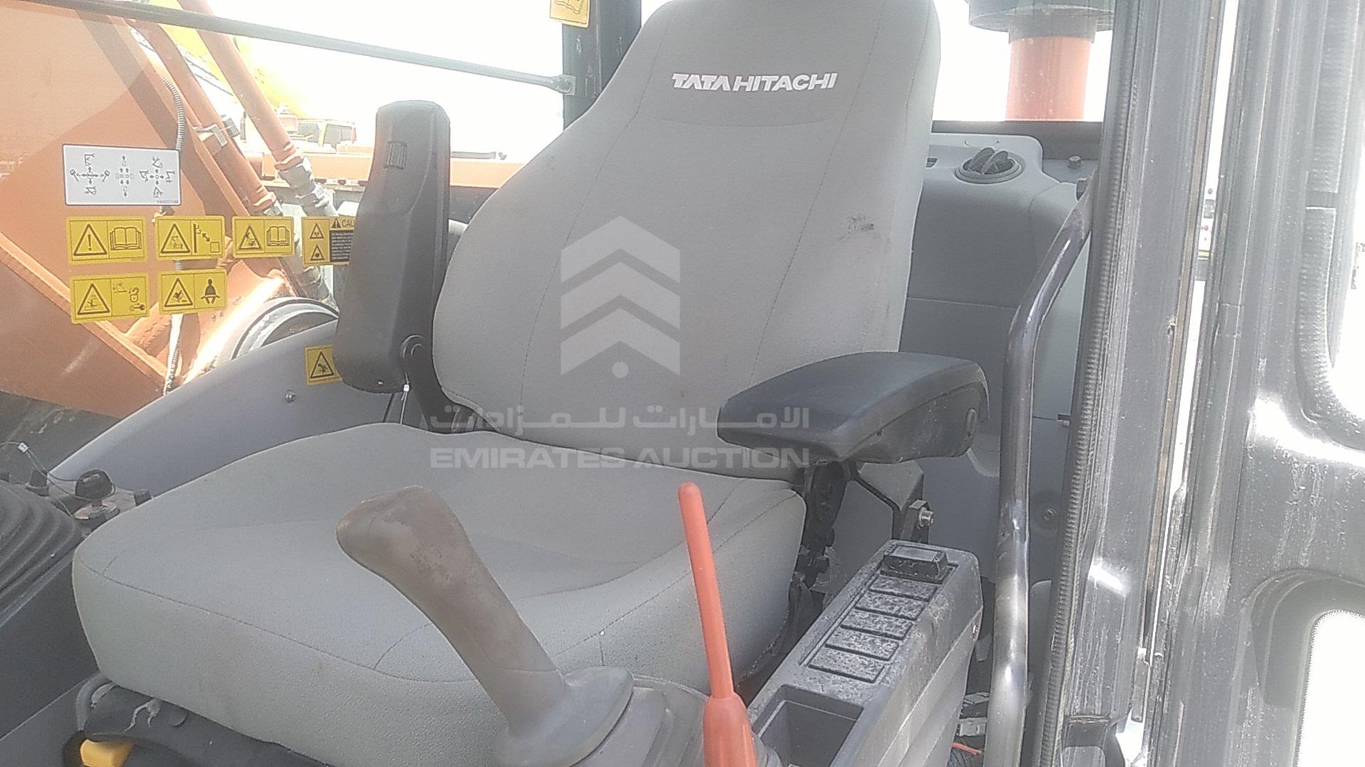 2021 HITACHI EXCAVATOR VIN: THEDCRL0C00002614