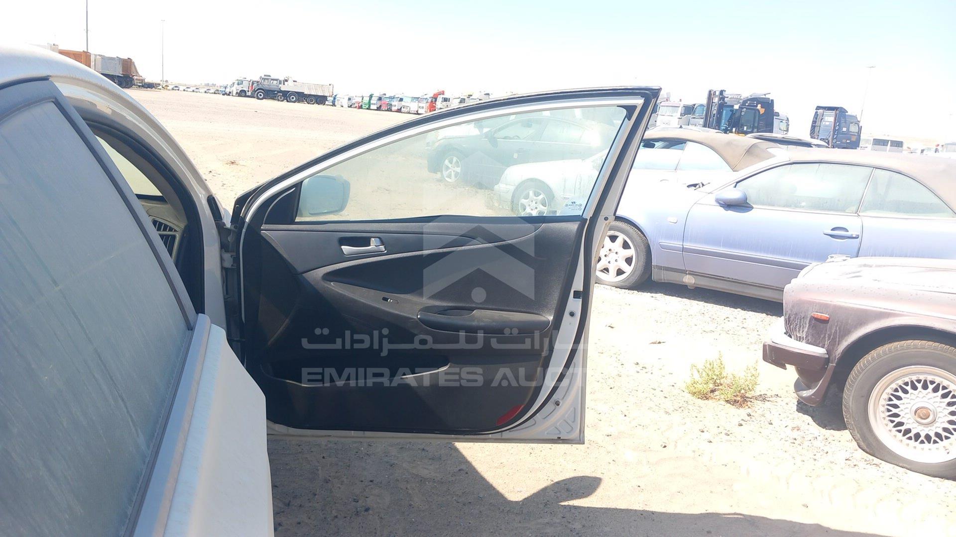 2014 HYUNDAI SONATA VIN: KMHEB41C5EA618234