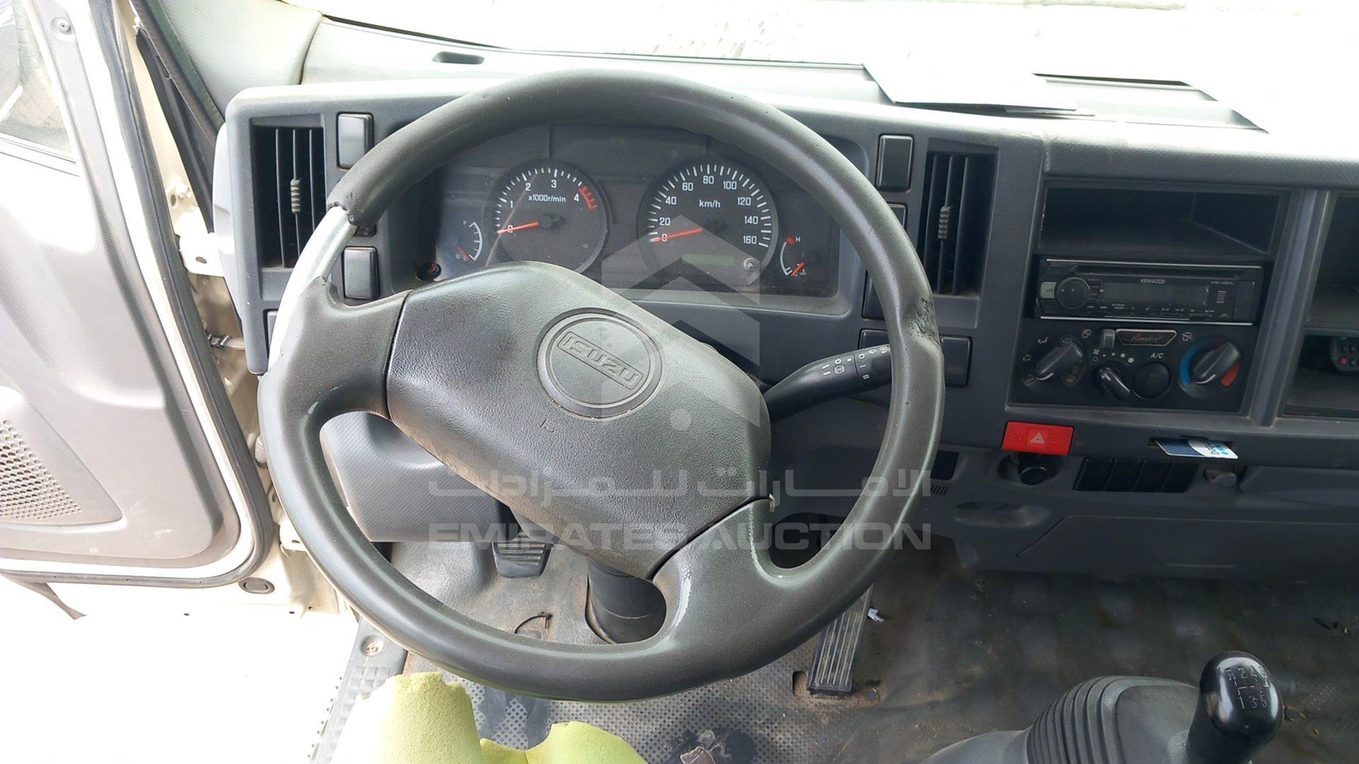 2014 ISUZU NPR VIN: JAMKP33T3E7P19487
