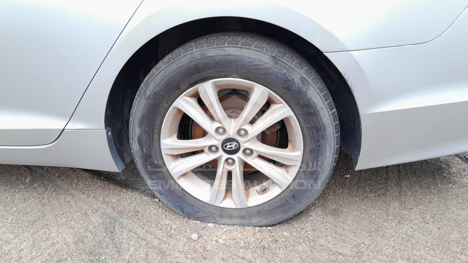 2015 HYUNDAI SONATA VIN: 5NPE24AF3FH001682