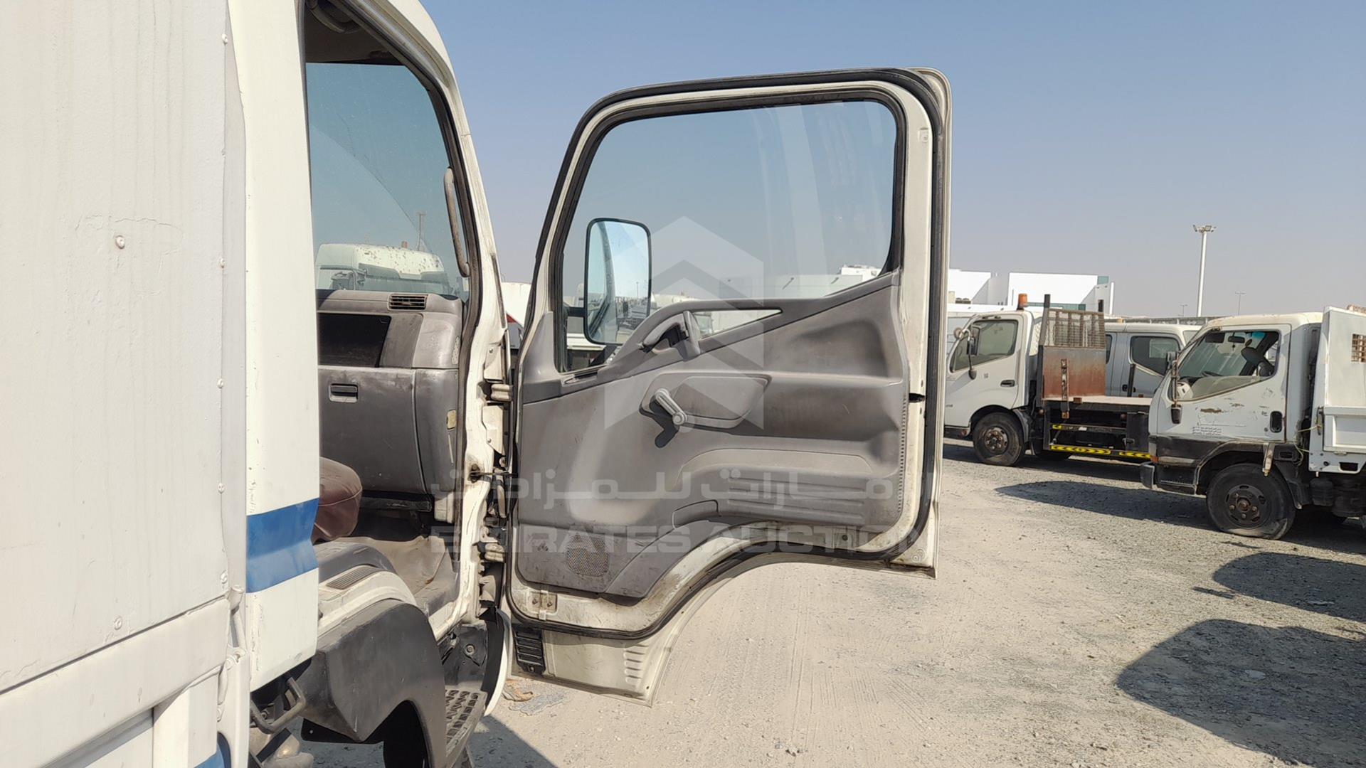 2005 MITSUBISHI CANTER VIN: JL7BFE1J35K011696