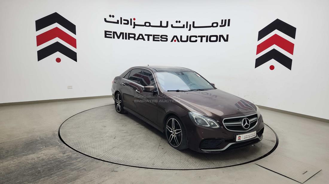 مرسيدس إى 300 2014 — الزاوية الأمامية اليمنى — صورة 9