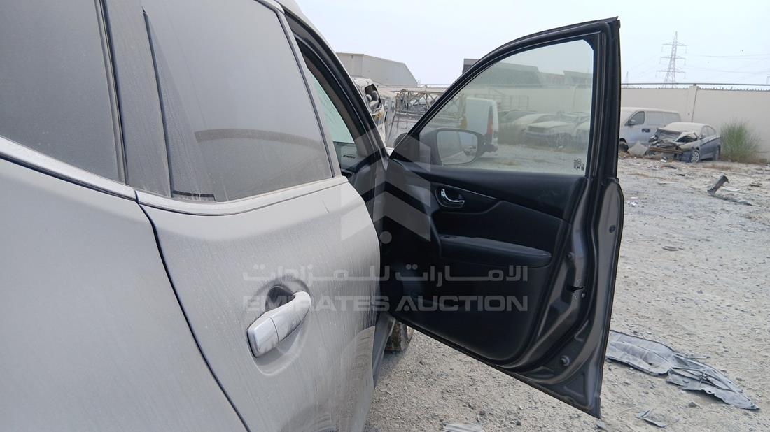 2020 Nissan Rogue — Front Right Door — Photo 24
