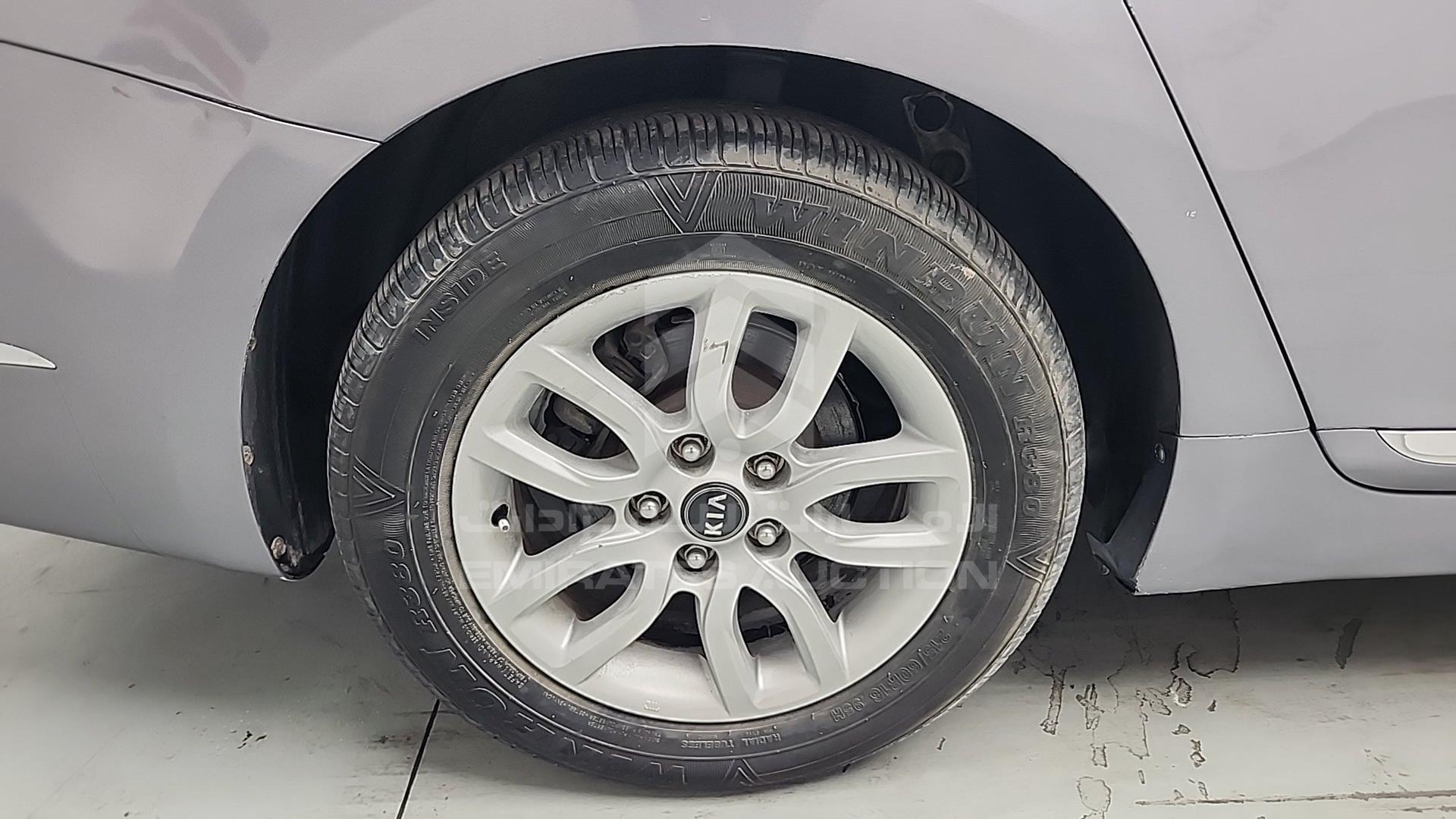 2011 KIA CADENZA VIN: KNALM4140B5028295