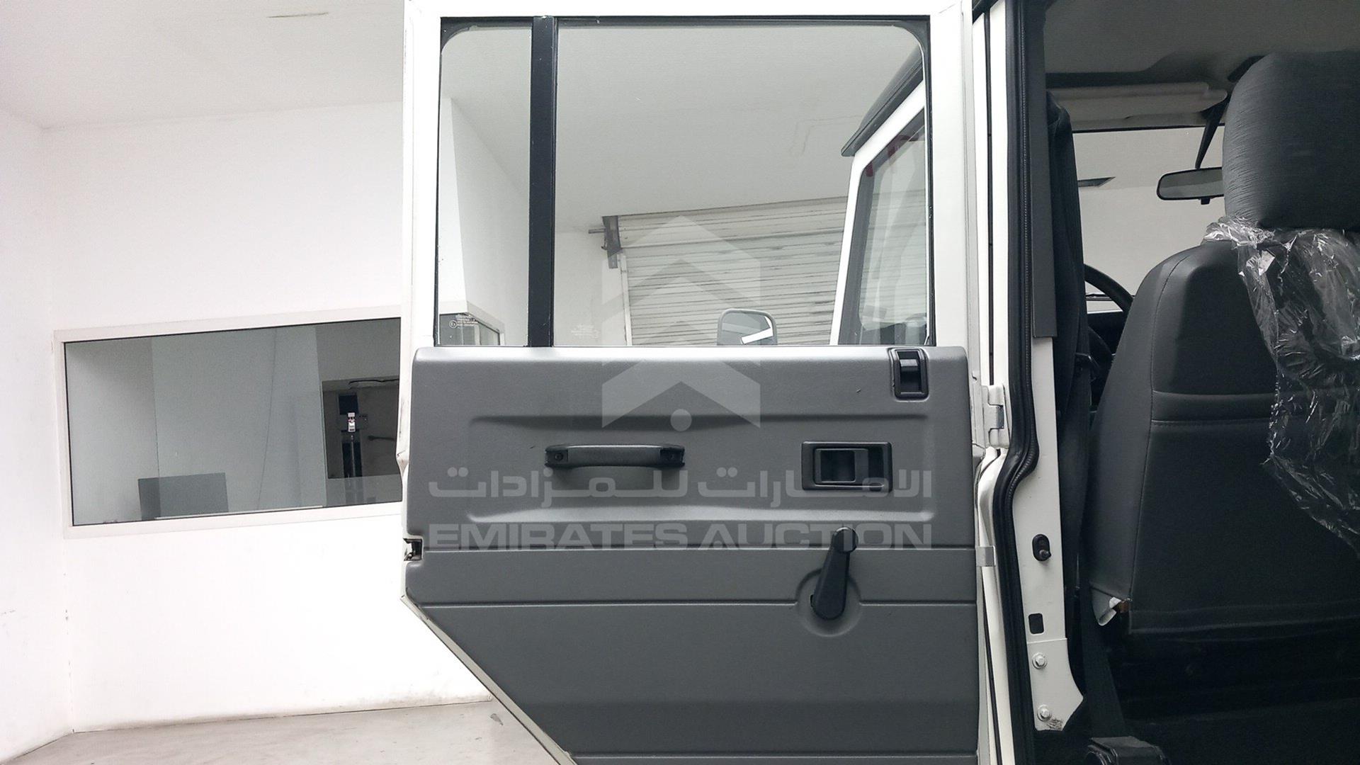 2002 LAND ROVER --- VIN: SALLDHM582A640497