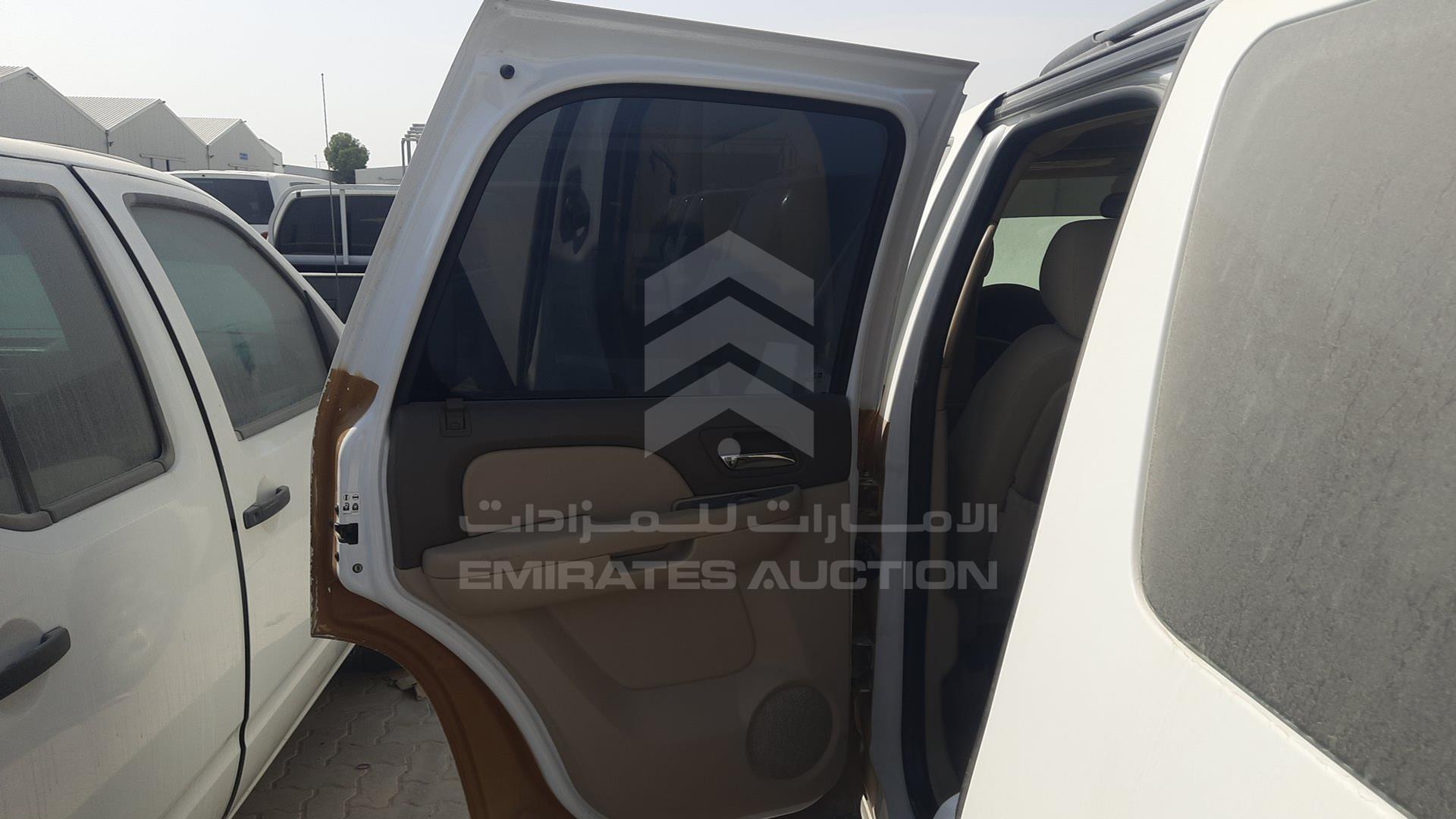 2010 CHEVROLET TAHOE VIN: 1GNUKAE02AR264285