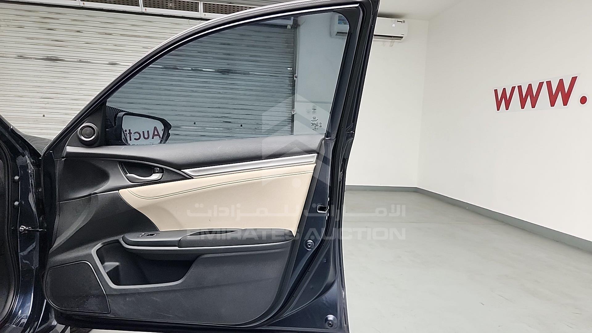 2018 HONDA CIVIC VIN: 19XFC2678JE450196
