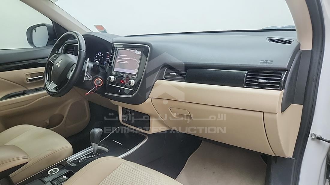 2021 Mitsubishi Outlander — Front Right Passenger Dashboard View — Photo 25