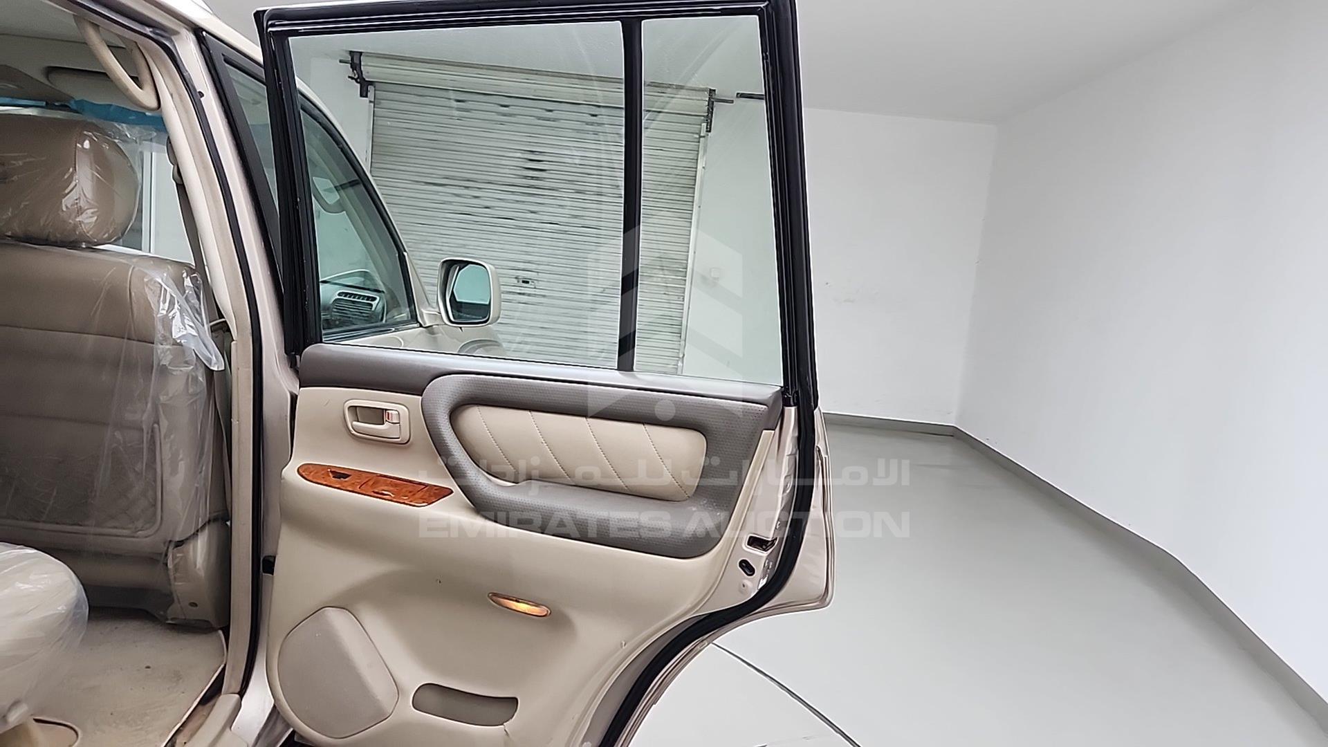 2005 TOYOTA LAND CRUISER VIN: JTEHT05J052069029