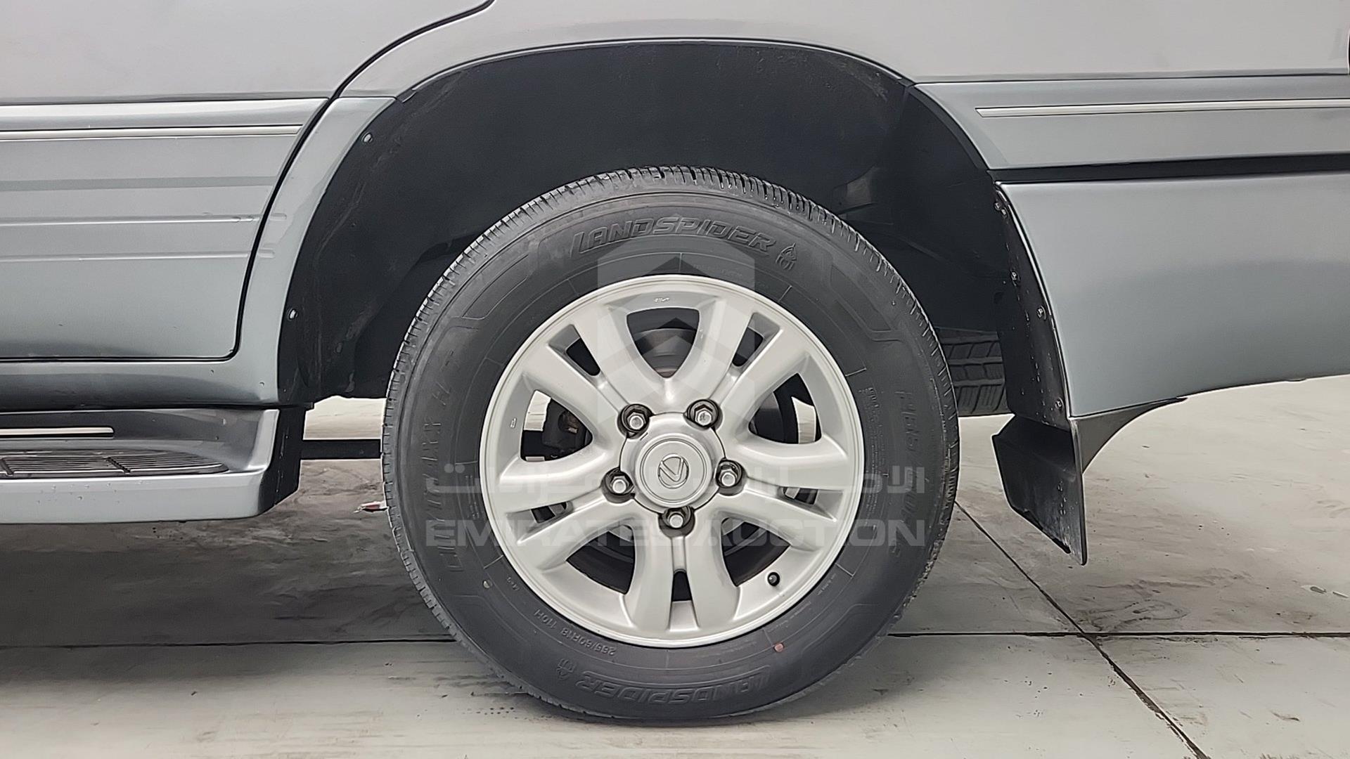 2005 LEXUS LX 470 VIN: JTJHT00W953550346