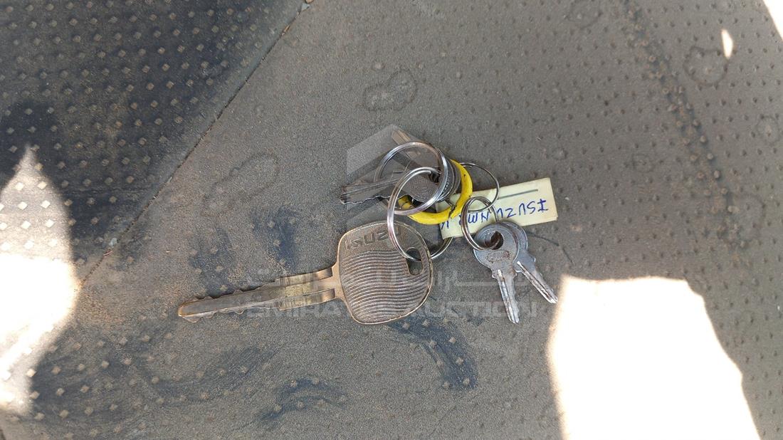 2023 Isuzu NMR — Keys — Photo 5