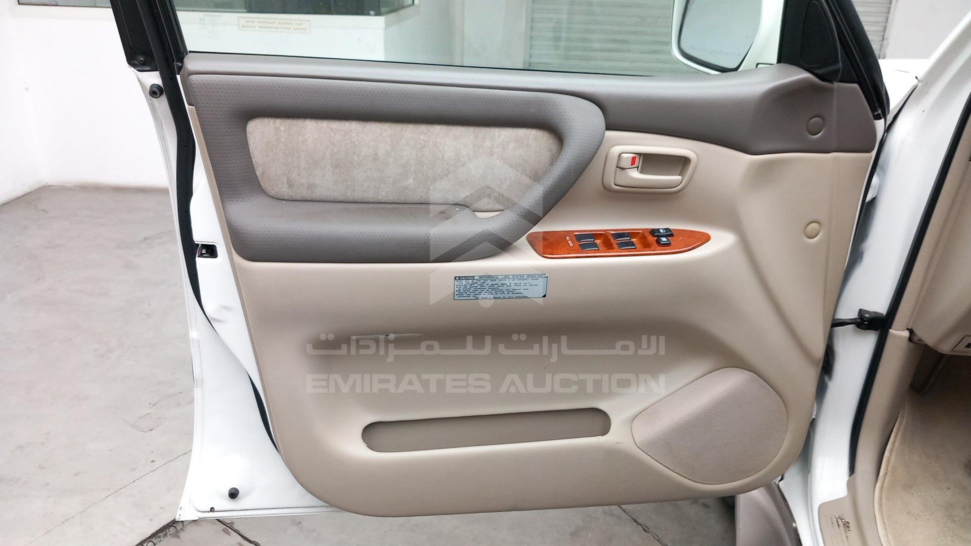 2004 TOYOTA LAND CRUISER VIN: JTEHT05J442060123