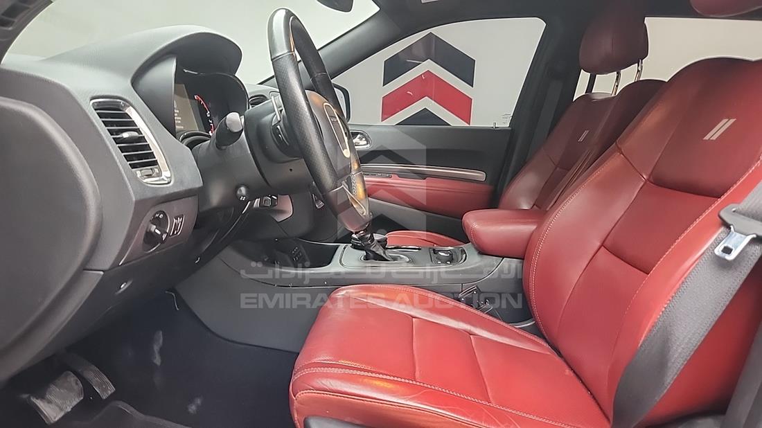 دودج دورانجو 2019 — زاوية السائق الأمامية اليسرى — صورة 15