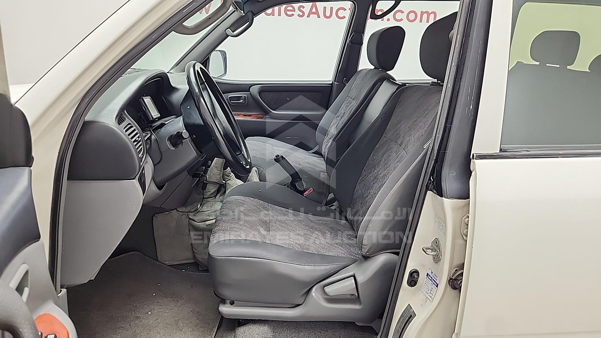 2002 TOYOTA LAND CRUISER VIN: JTGHJ01J723001920