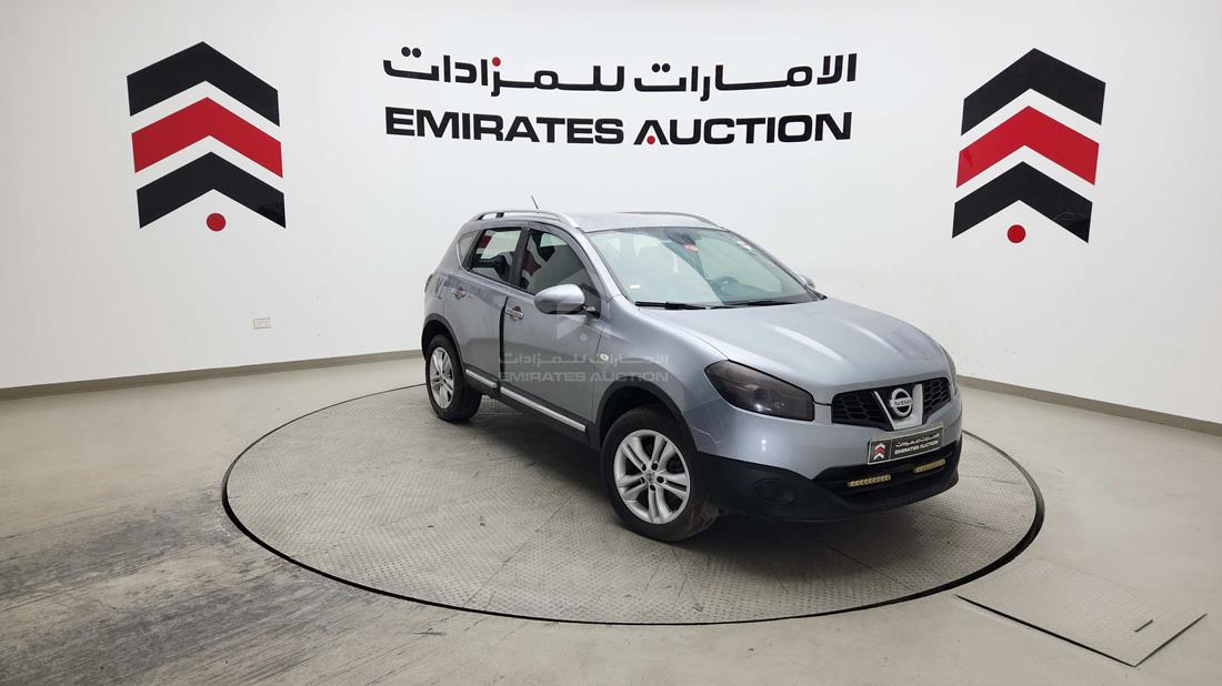 2011 Nissan Qashqai — Front Right Angle — Photo 10