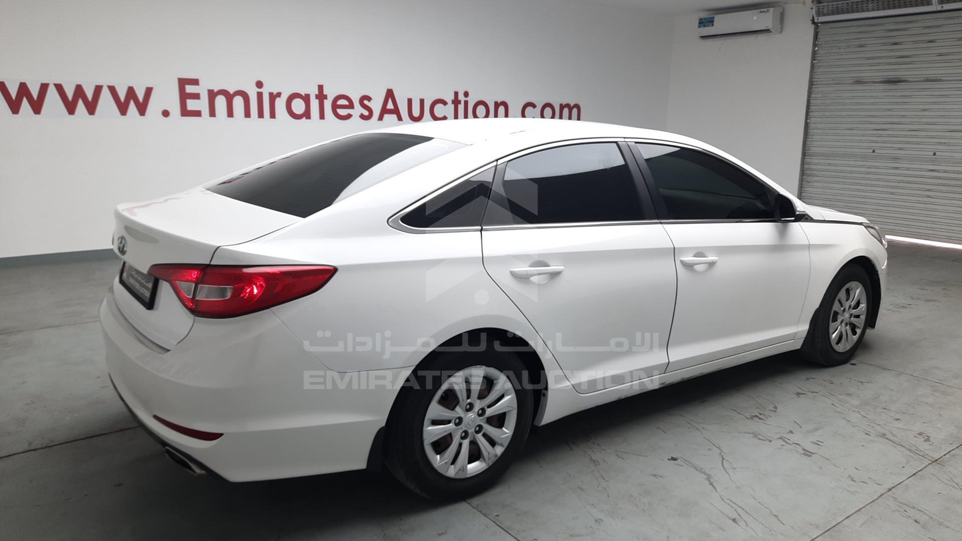 2016 HYUNDAI SONATA VIN: KMHE241G1GA122482