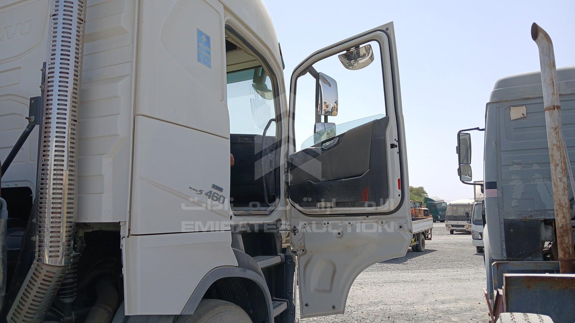 2018 VOLVO 460 VIN: YV2RG20D5JA821694
