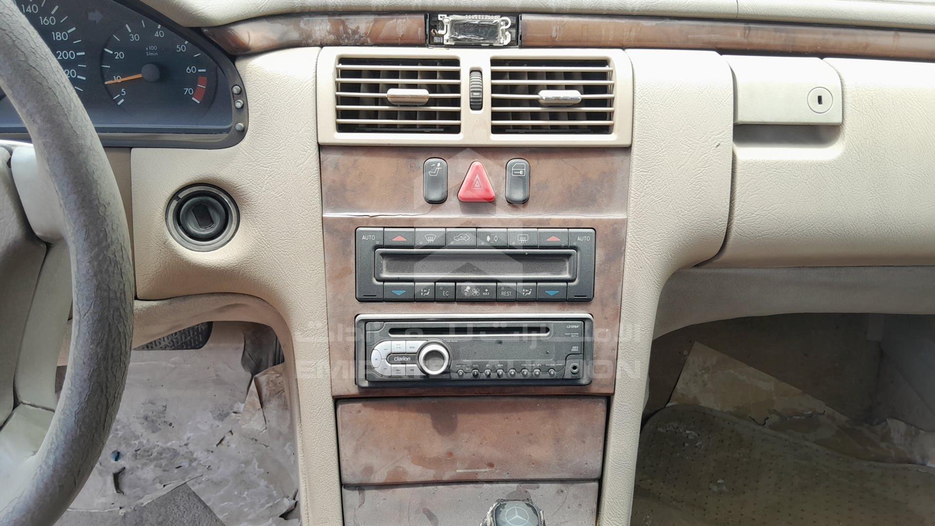 0 MERCEDES --- VIN: WDB2100611A788742