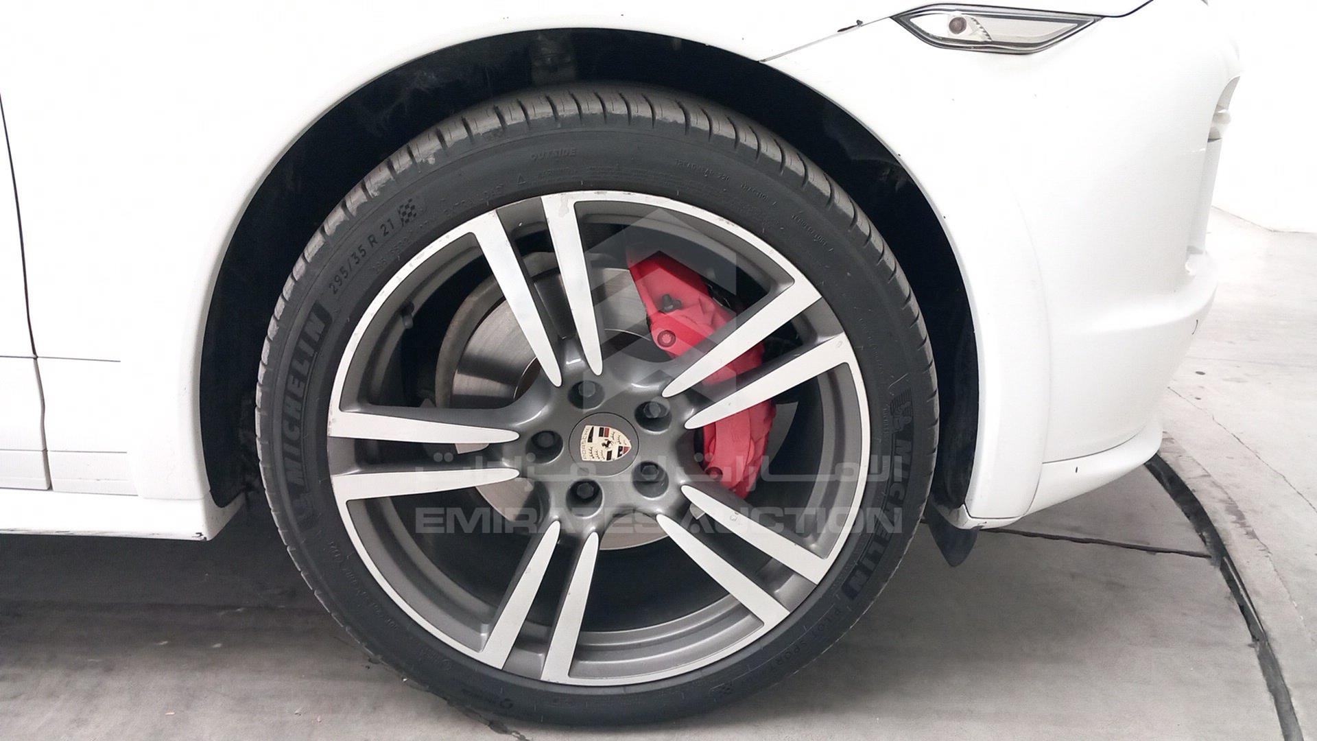 2013 PORSCHE CAYENNE GTS VIN: WP1ZZZ92ZDLA74142