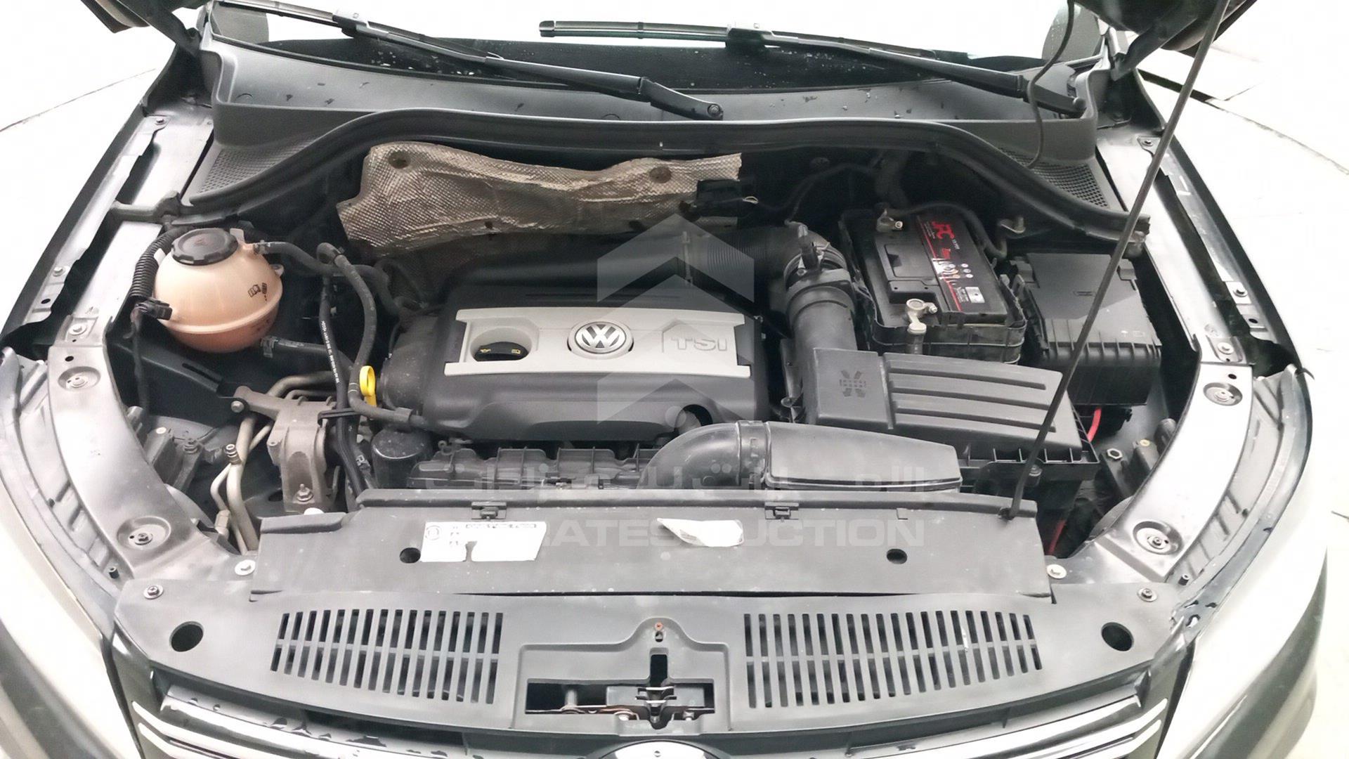 2017 VOLKSWAGEN TIGUAN VIN: WVGAV7AX1HK045504
