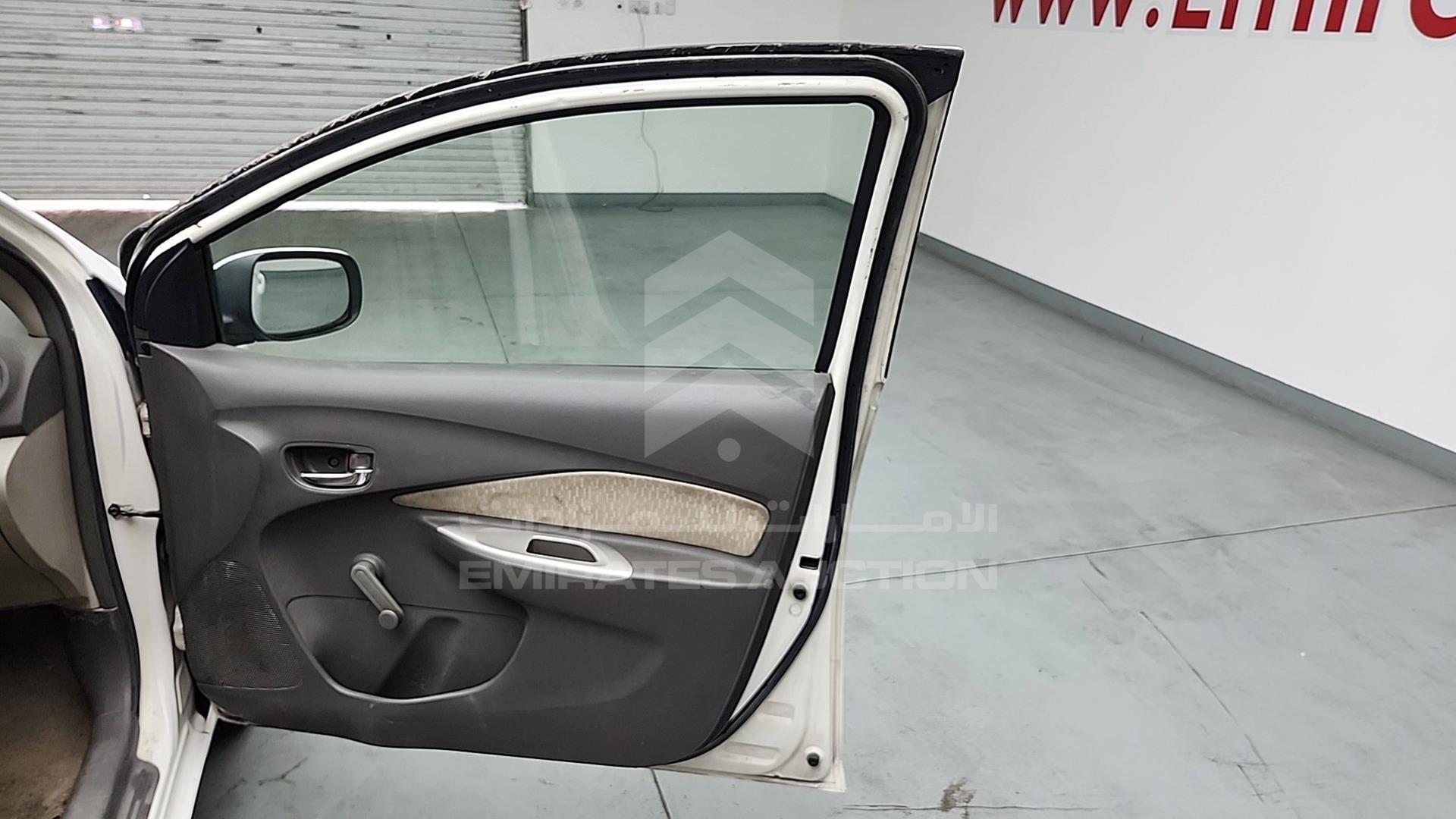 2009 TOYOTA YARIS VIN: JTDBW923494025637