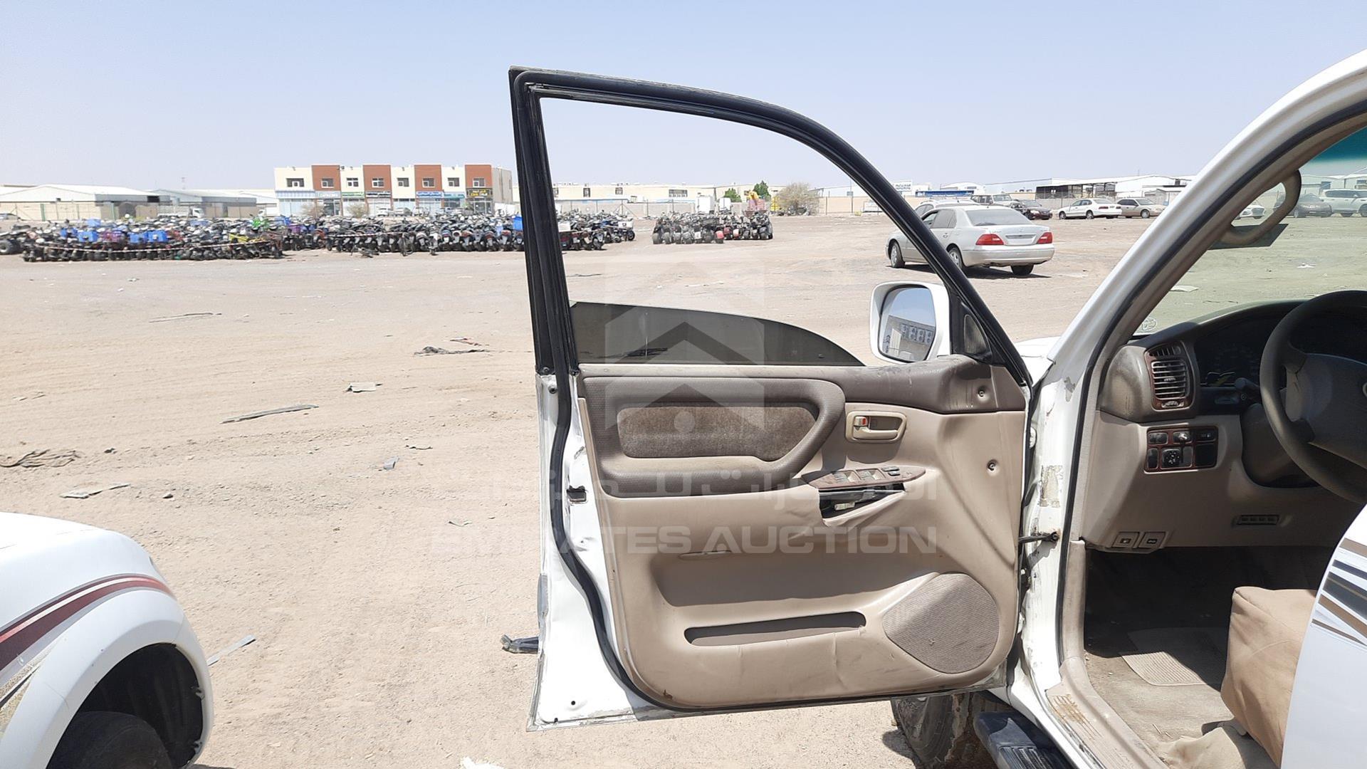 2002 TOYOTA LAND CRUISER VIN: JTEHT05J922027437