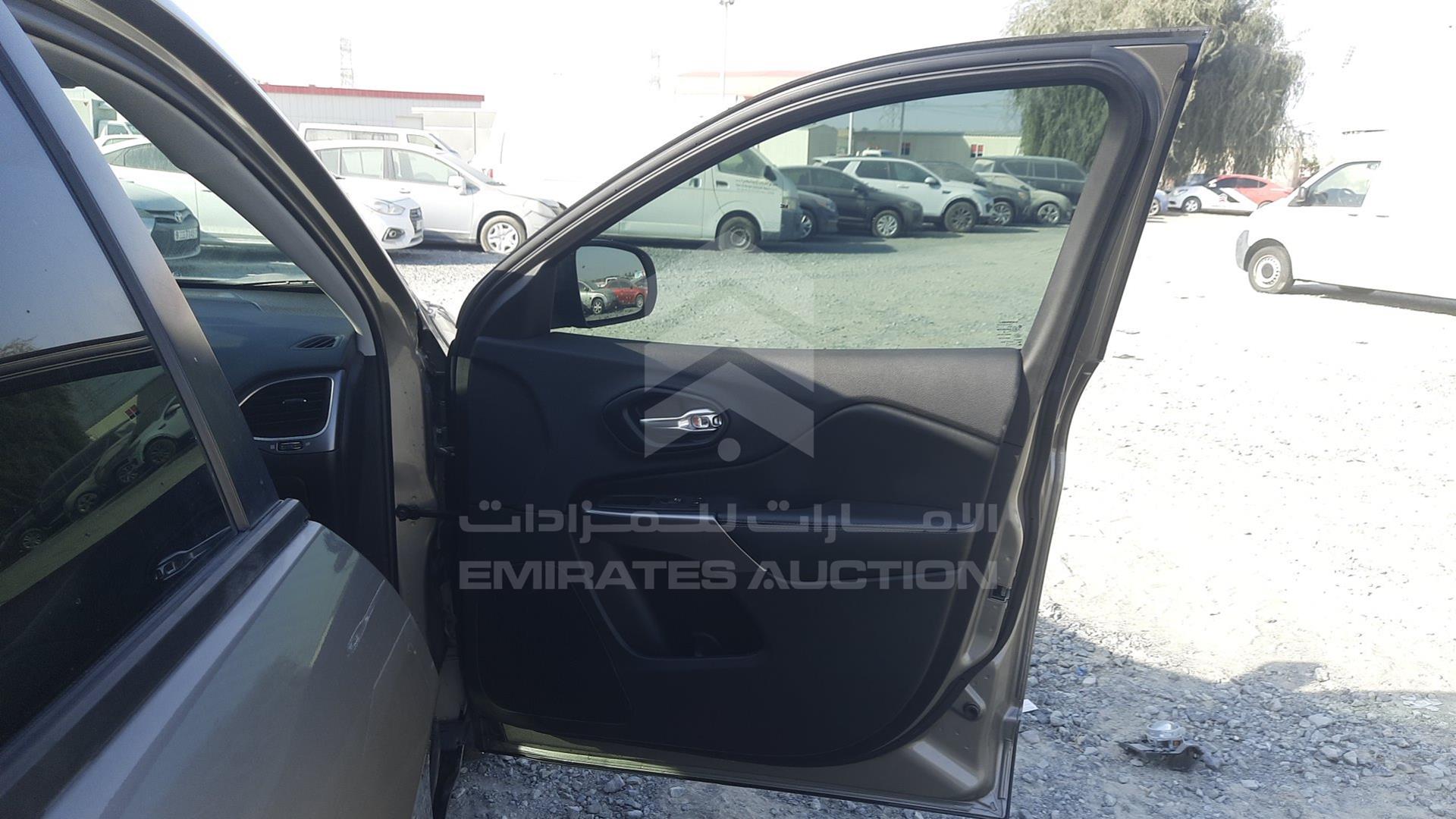 2019 JEEP CHEROKEE VIN: 1C4PJLAX4KD403712