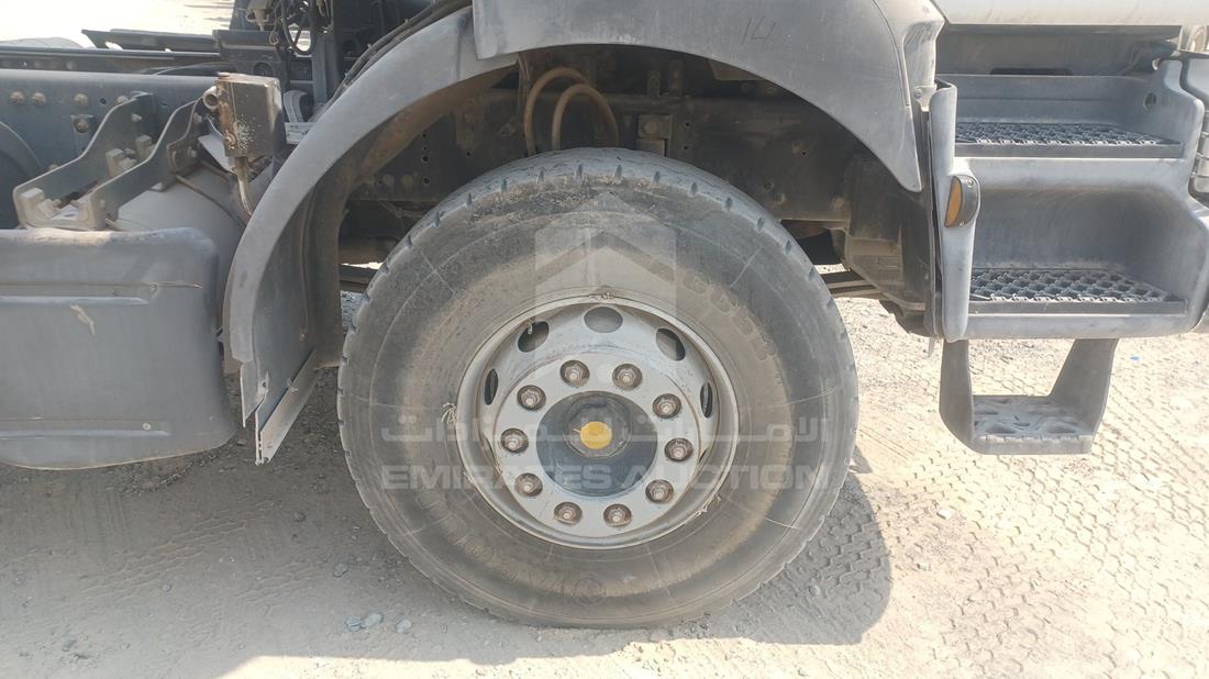 2014 Renault 440 — Front Right Tyre — Photo 33