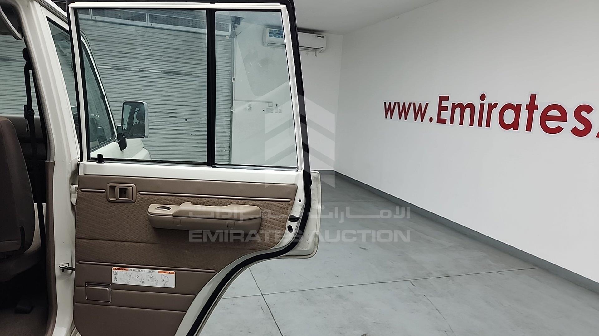 2017 TOYOTA LC 76 VIN: JTEEU73J9H4200785