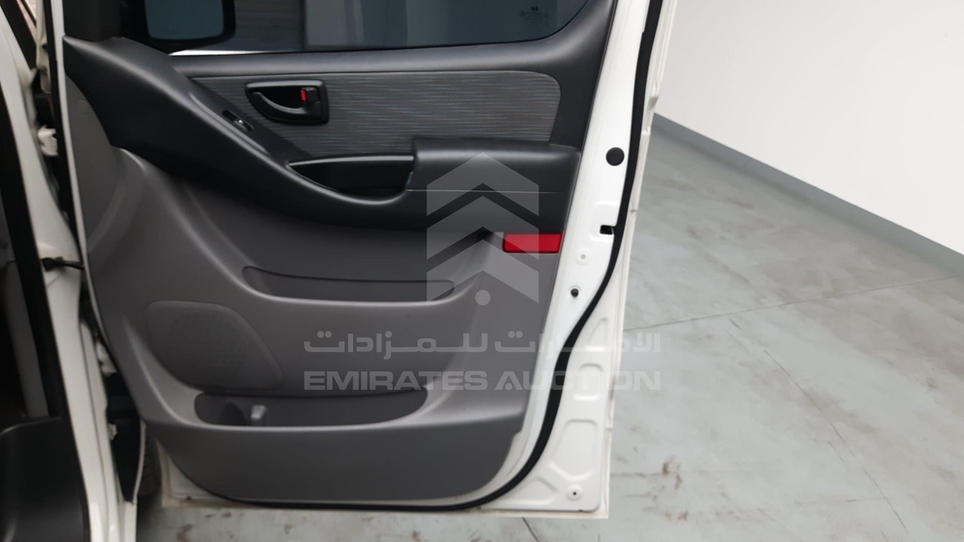 2016 HYUNDAI H1 VIN: KMHWG81R9GU756295