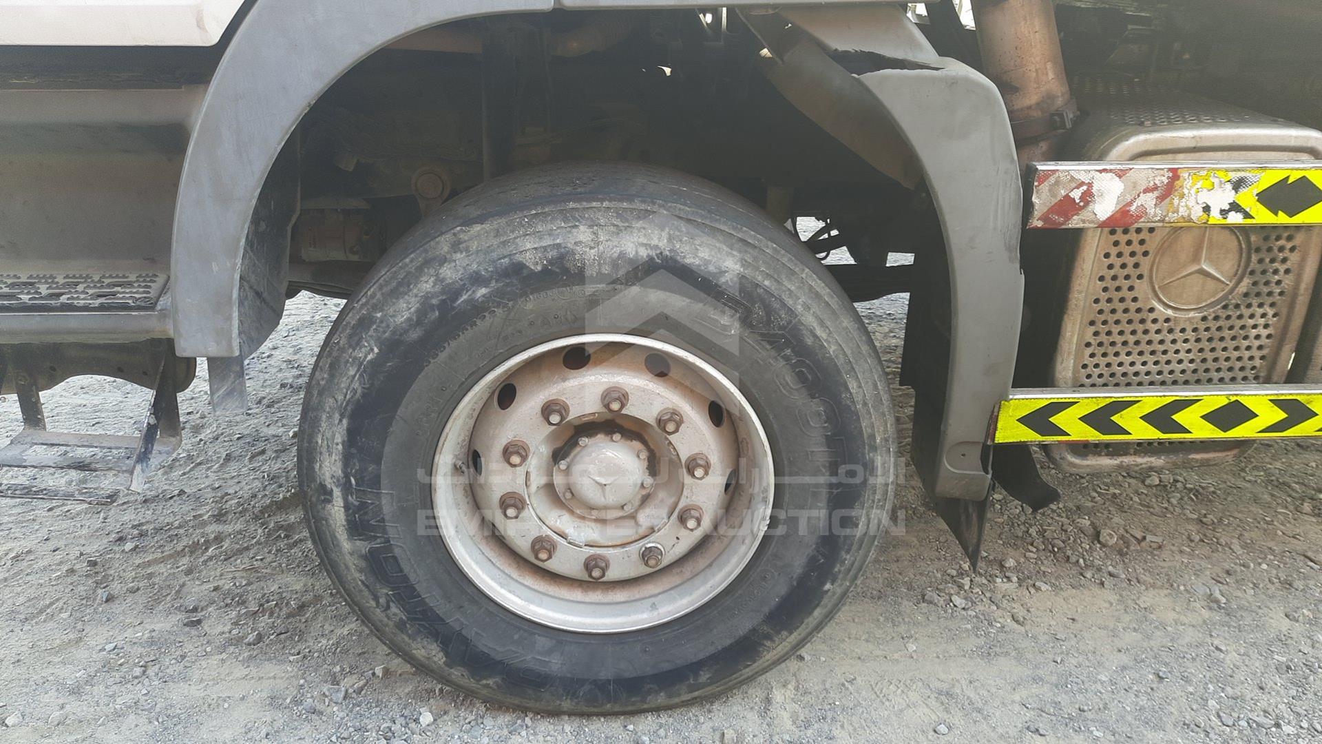 2009 MERCEDES ACTROS VIN: WDAKHCAA39L405584