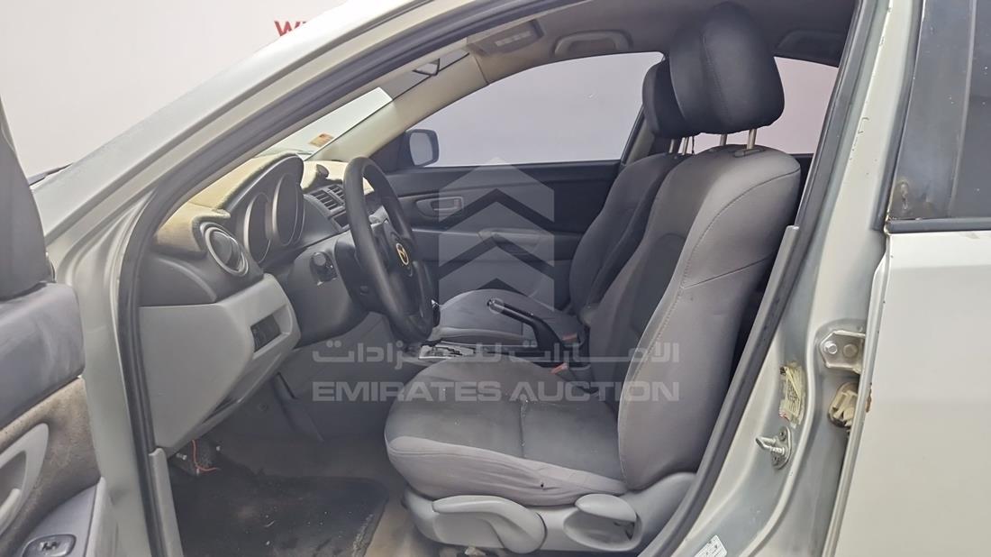 مازدا 3 2008 — زاوية السائق الأمامية اليسرى — صورة 14