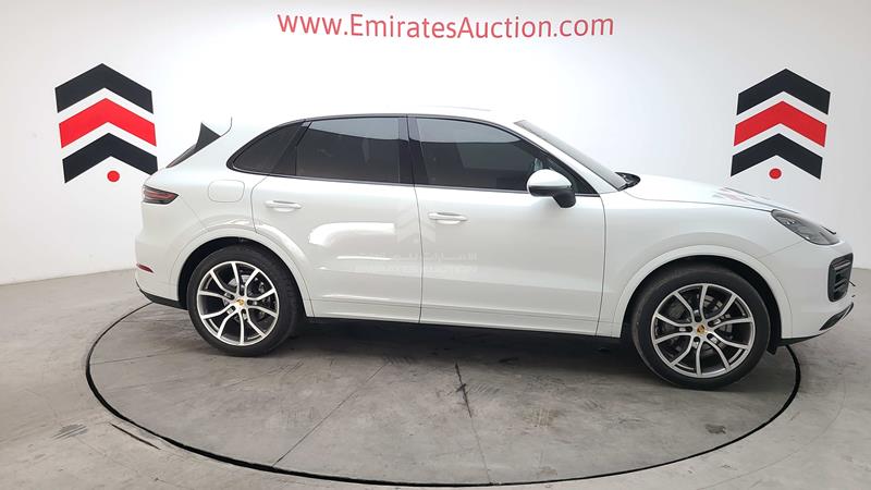 WP1AB2AYXKDA60232 2019 Porsche Cayenne S photo 12