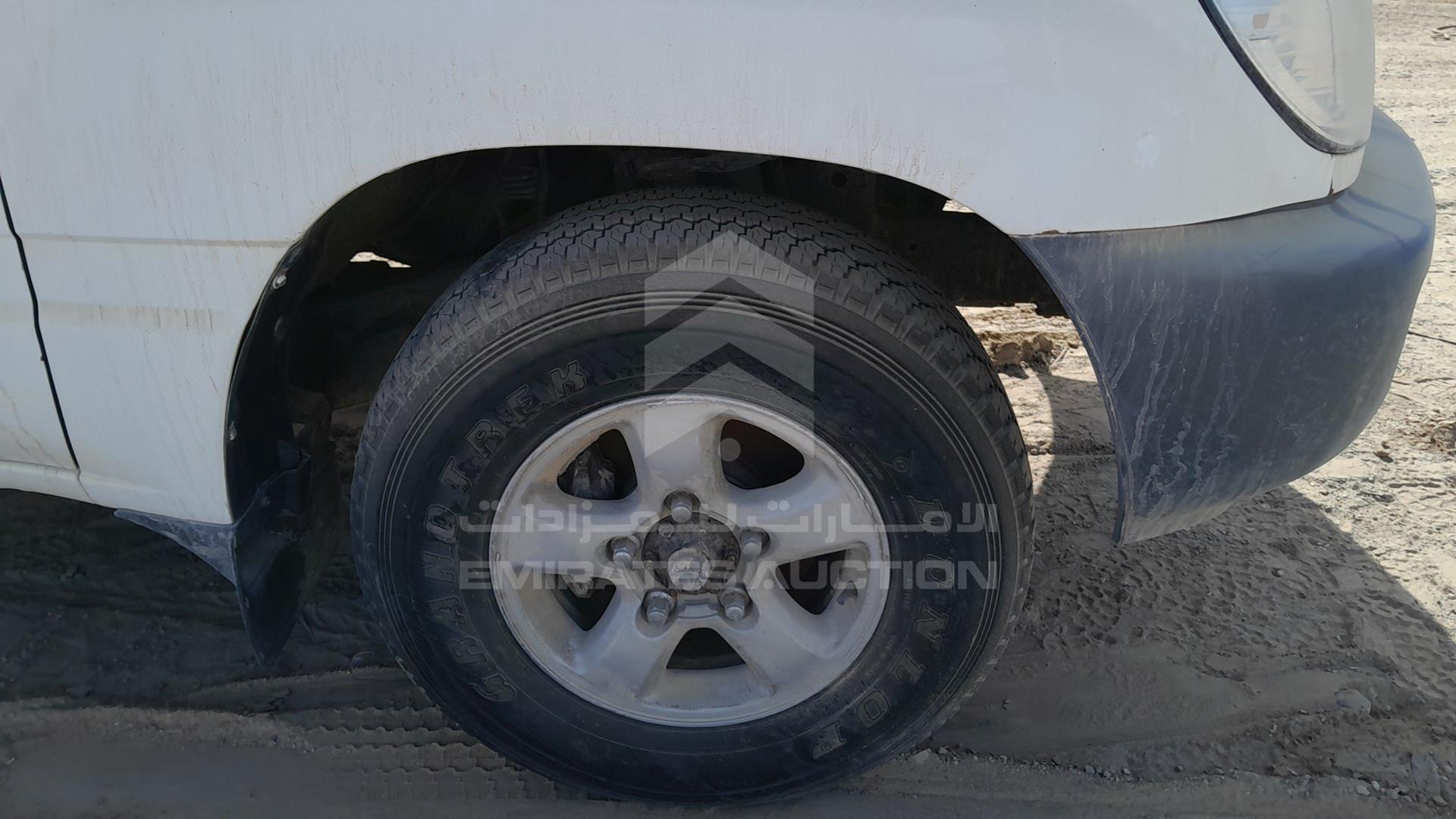 2004 TOYOTA LAND CRUISER VIN: JTGHJ01J843004764